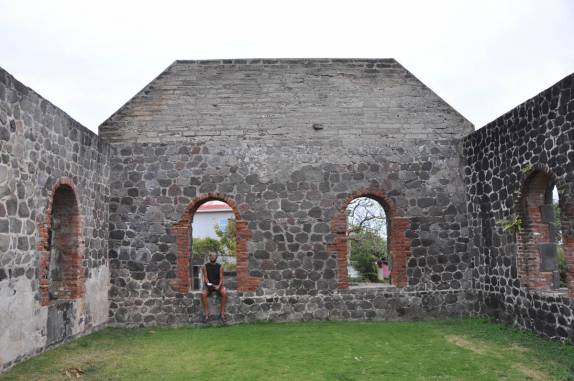 Antiga igreja holandesa que perdeu seu teto num furacão em 1792 e assim permaneceu! (em Oranjestad, Sint Eustatius - Caribe)